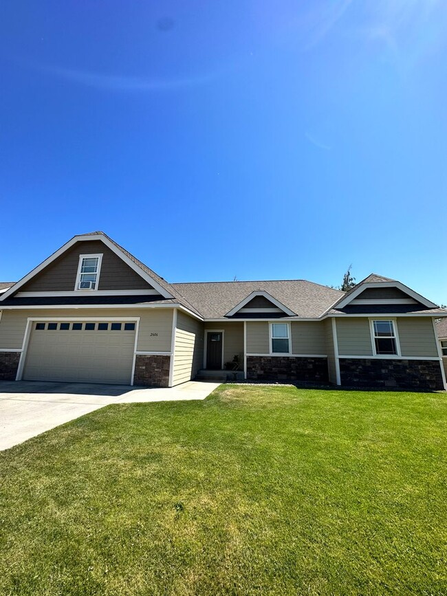 Building Photo - Spacious Home Near CWU!