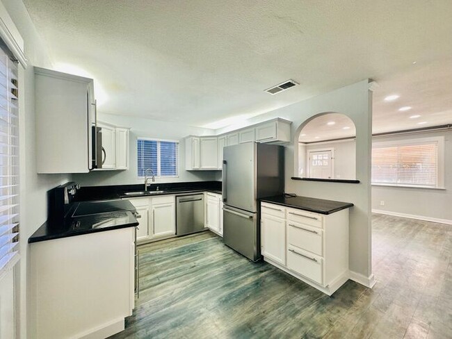 Charming Newly Remodeled 3-Bed, 2.5 Bath 2... - Charming Newly Remodeled 3-Bed, 2.5 Bath 2... Casa