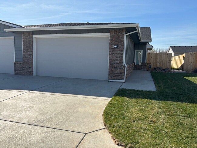 Building Photo - 1823/25 Hickory Creek Unit 1823 Hickory Creek