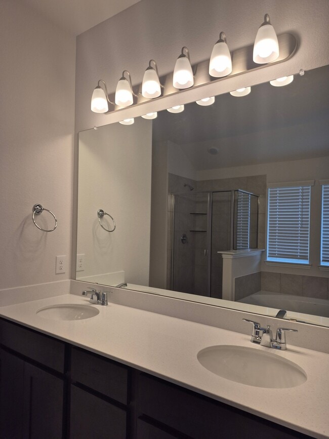 Photo - 3041 Hollybrook Ln