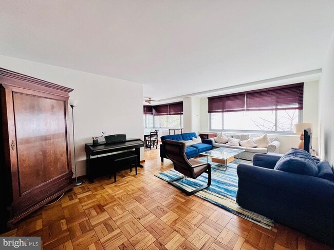 Building Photo - 4200 Cathedral Ave NW Unit 114