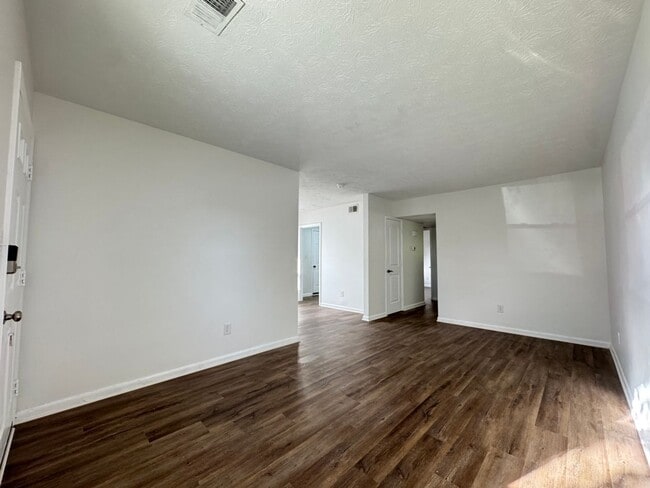 Photo - 2079 Laverne Ct