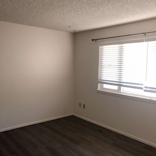 Photo - 905 Ponderosa Dr