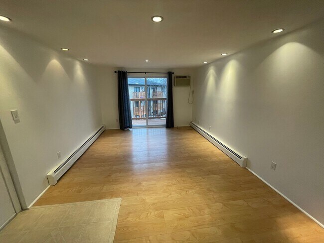 Photo - Quiet Corner Apartment in the Heart of Salem