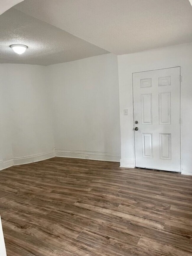 Photo - 1 Bed / 1 Bath downtown