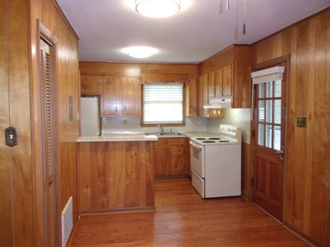 Photo - 3 Bedroom Brick Ranch Home on Large Lot