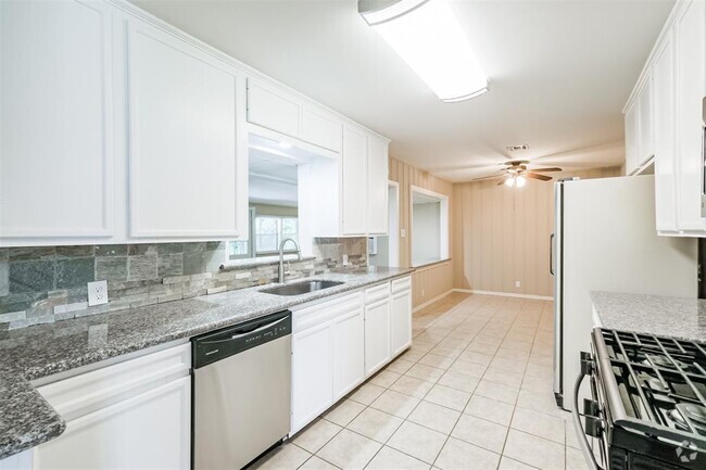 Building Photo - 4837 Hummingbird St Rental