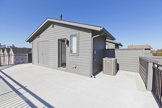 Photo - 1405 Bronson Ct