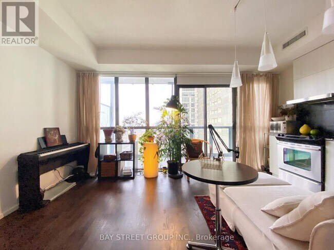 Photo - 101 Charles St E Unit 2909