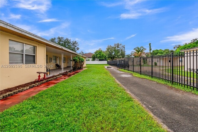 6318 SW 25th St Unit 4