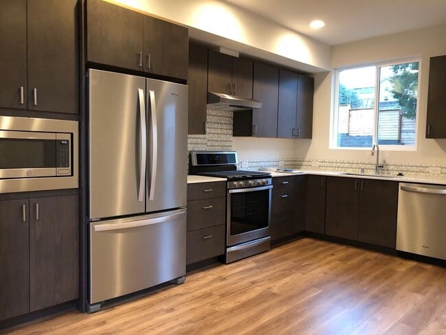 Building Photo - Great Townhome for Rent