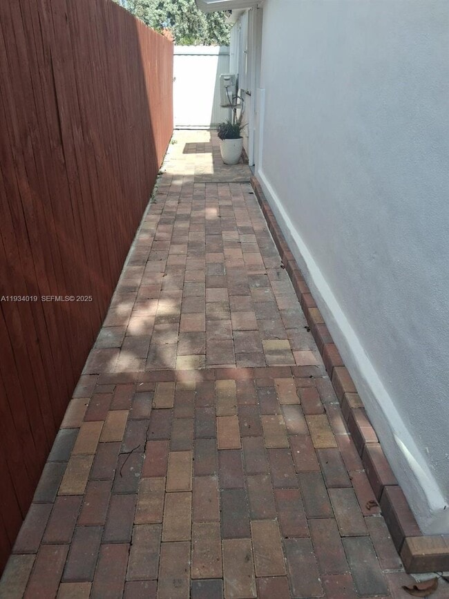 Photo - 3052 SW 6th St Unit B