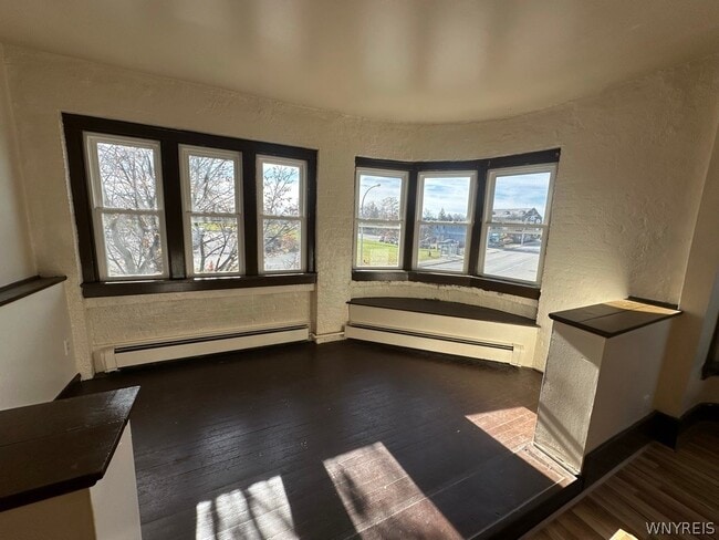 Photo - 654 Hertel Ave
