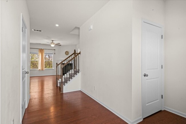 Photo - 1407 Red Hill Dr