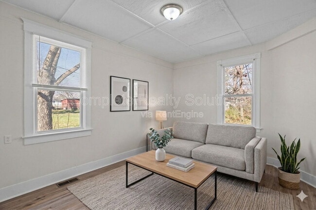 Photo - 6811 Etzel Ave