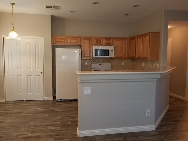 Photo - ~~Beautiful Mountains Edge Townhome!  3 Bed, 2.5 Bath ~ New! New! New!