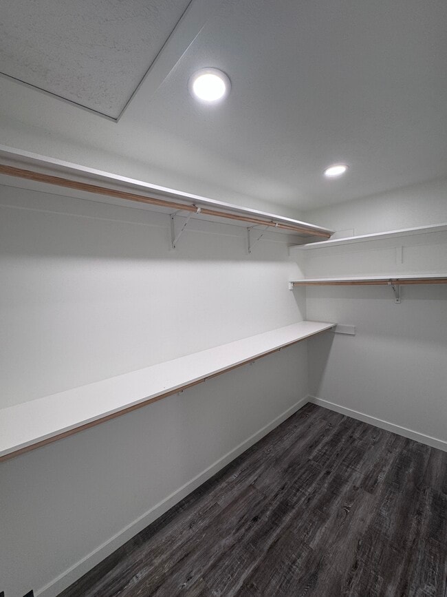 Photo - 202 E Plum St