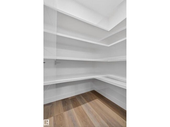 Photo - 5213-104A 104a St NW