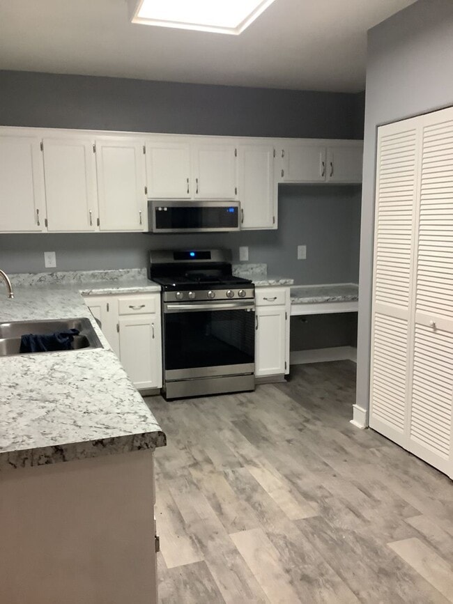 Photo - 1702 Beechwood Cir N
