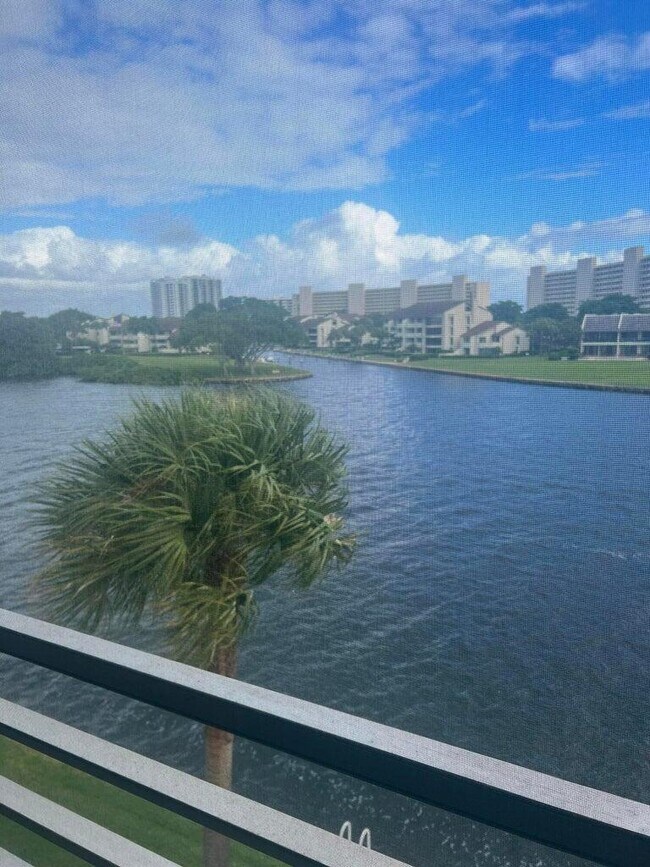 Photo - 20 Yacht Club Dr Unit 405