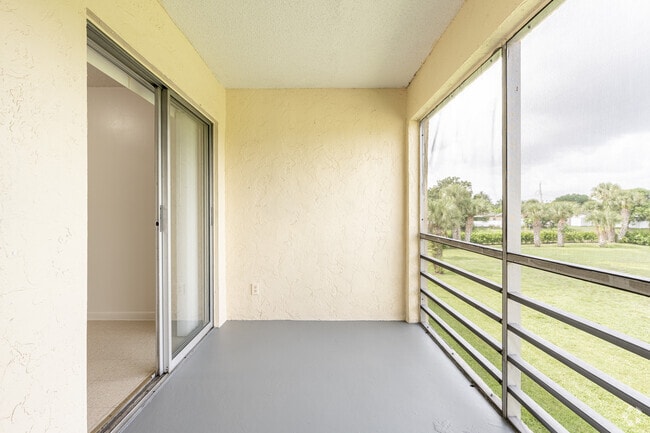 2BR, 2BA - 1,000SF - Balcony