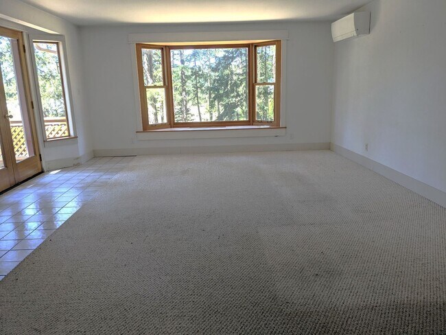 Photo - Roomy 3 Bed, 2 Bath