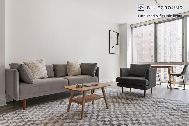 Building Photo - 2 W Delaware Pl Rental
