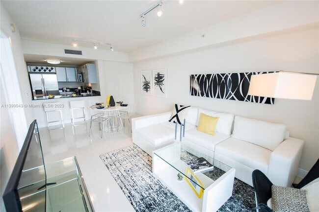 Photo - 1871 NW S River Dr