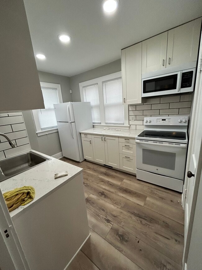 Building Photo - 4562 Charles St