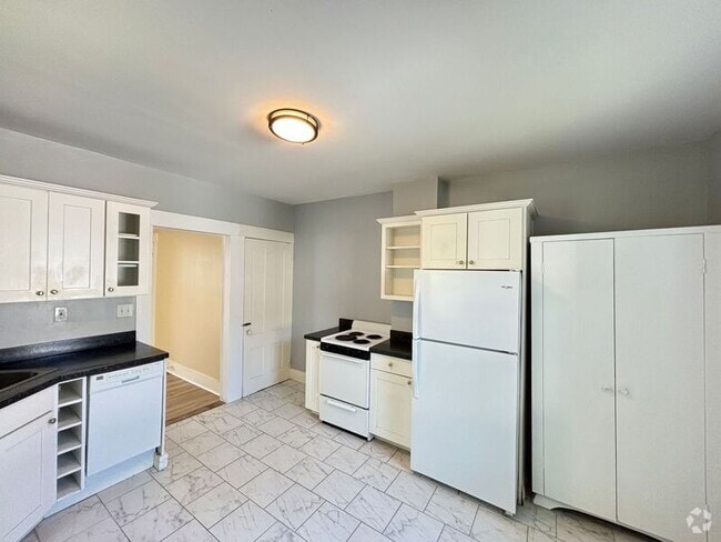 Building Photo - 20-22 Ham St. Unit 22-B Ham Rental