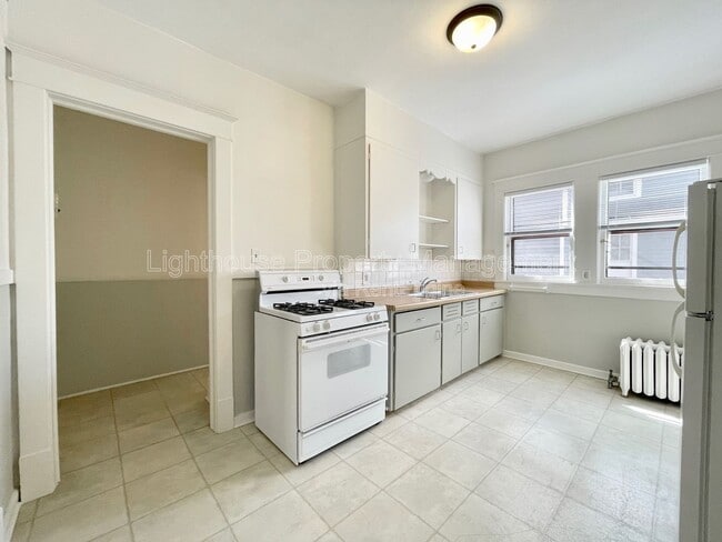 Photo - 231 Lyon St NE Unit 2