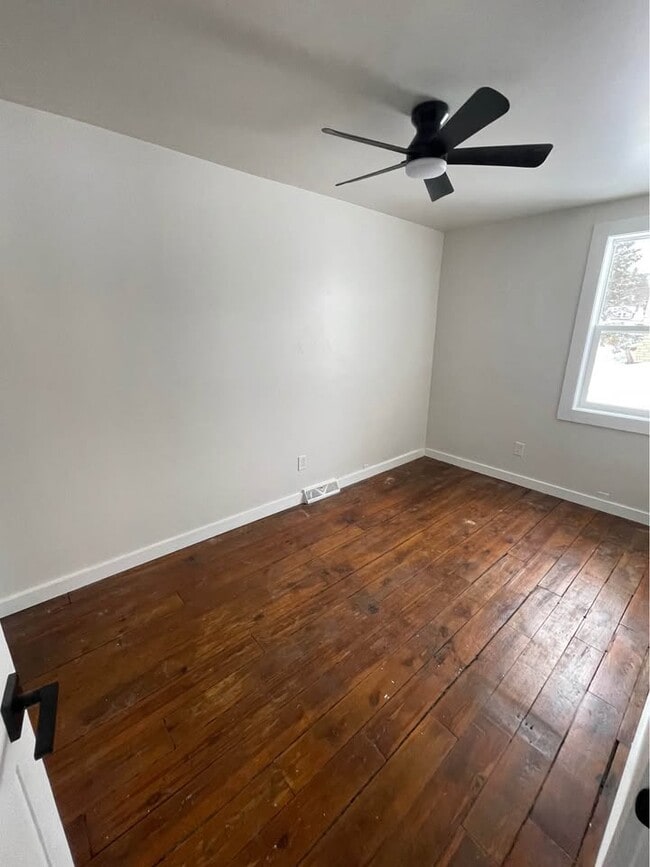 Photo - 401 W Hughitt St Unit Lower Apartment