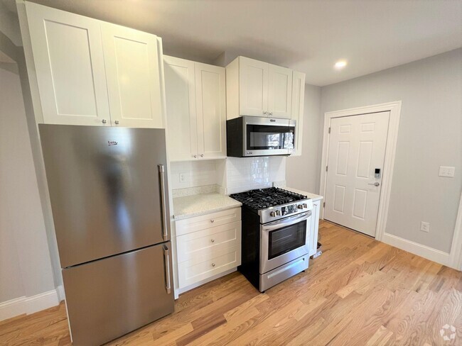Building Photo - 363 Beacon St Unit 2 Rental