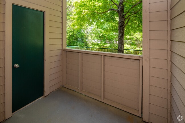 1BR, 1BA - Ascot - 750SF - Patio