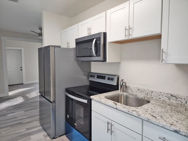 Photo - Quaint Bungalow on the Tangerine Greenway!