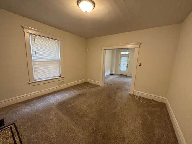 Photo - W 8th 417-419 NCR Unidad 419