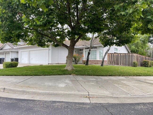 Photo - 3br/2ba Home on corner lot