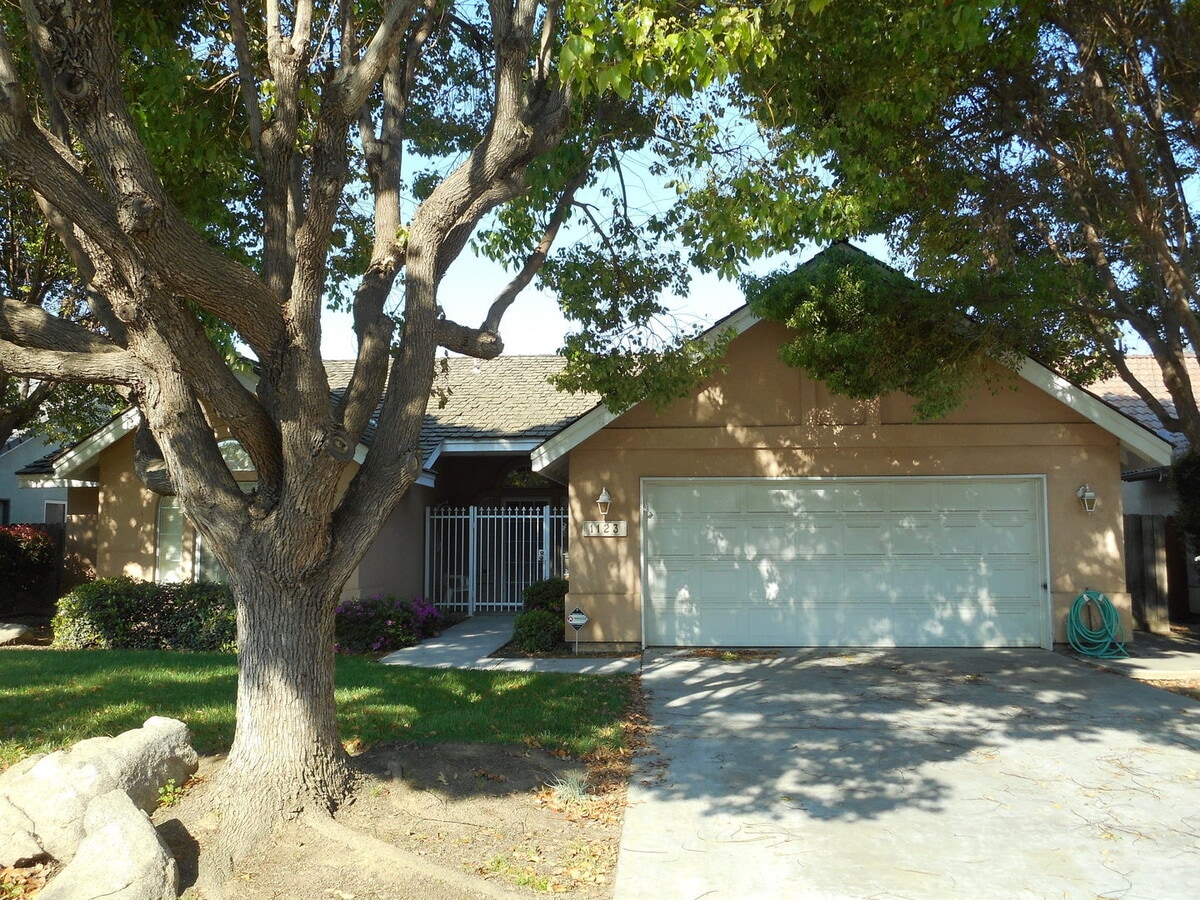 Photo - Nice 3 Bedroom 2 Bathroom Home in NW Visalia Coming Soon!!