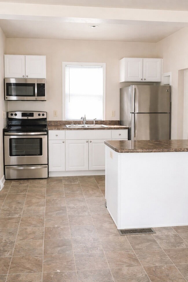 Photo - 305 S Van Buren St