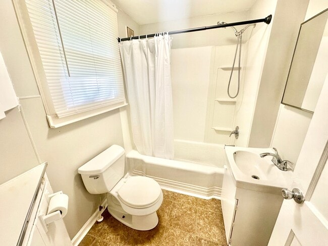 Photo - 121 Henry St