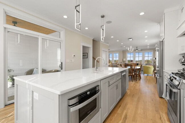 Photo - Bradshaw Commons