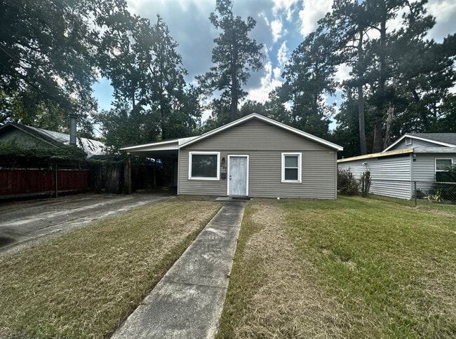 Building Photo - 205 N Ruland St Rental