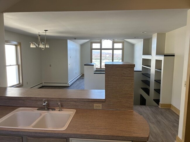 Photo - 715 Hampton St