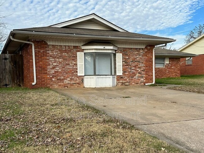 Photo - 621 Lotus Ave