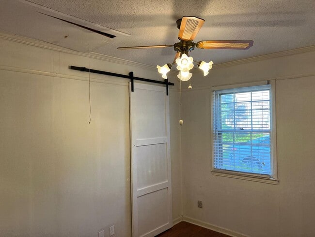 Photo - 8002 Shereton Rd SW