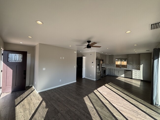 Photo - 851 N Vulcan Ave