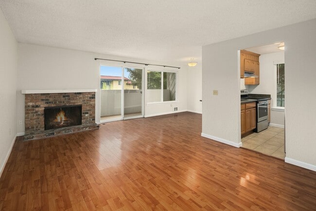 Photo - Stunning 2BR 1BA Apartment with Covered Lanai Unit NU-JAA10012_01