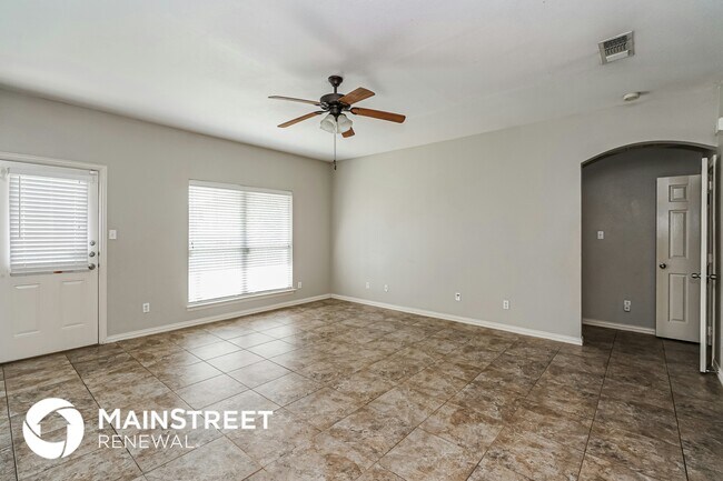 Photo - 133 Currie Ct