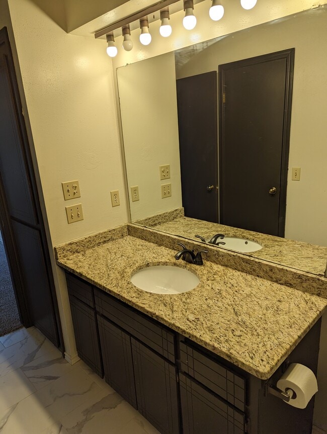 Photo - 9021 N Rockwell Dr