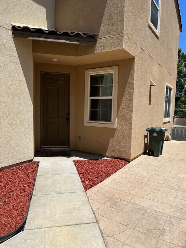 Photo - Wonderful Eastlake Townhome, 3 bedroom, 2....